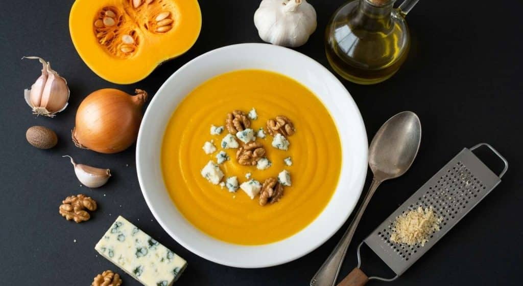 Soupe à la courge et au bleu : recette savoureuse