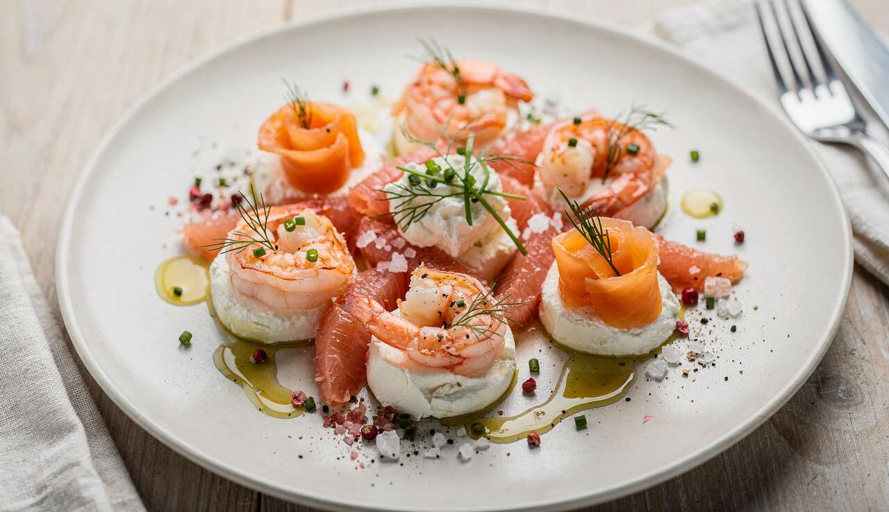 Fraîcheur de crevettes, pamplemousse et fromage frais au saumon