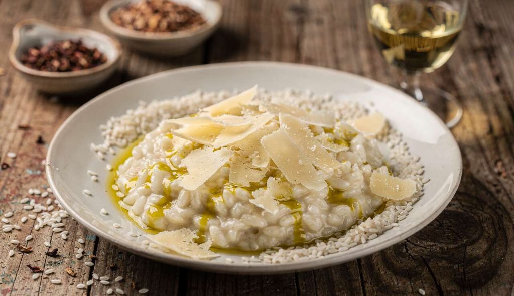 Risotto crémeux au fromage de brebis : recette gourmande