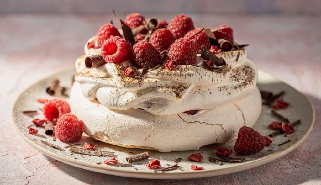 Recette de la pavlova de Pâques : vanille, chocolat, framboise