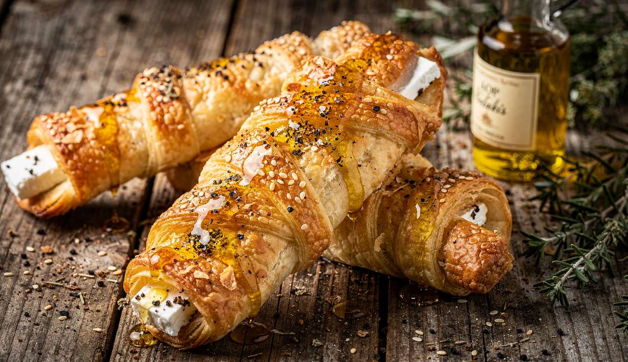 Rouleaux croustillants à la feta AOP Salakis : recette facile et savoureuse