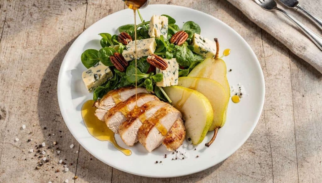Salade au poulet et Bleu de Bresse : recette et sauce au miel