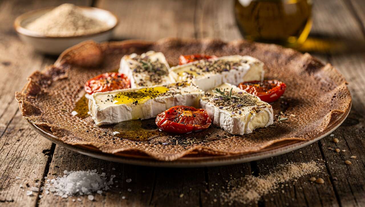 Crêpe de sarrasin au chèvre et tomates confites : recette gourmande