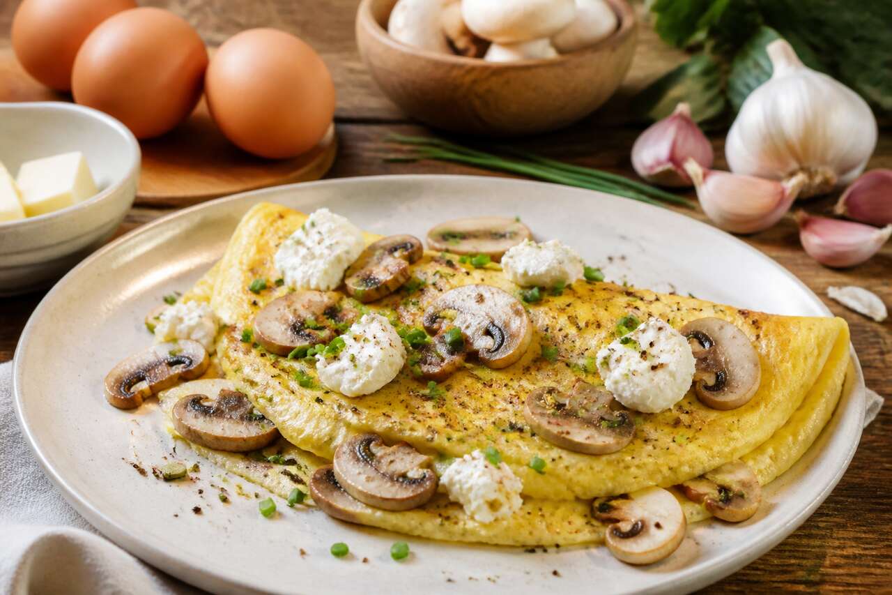 Omelette aux champignons et fromage frais : une recette savoureuse