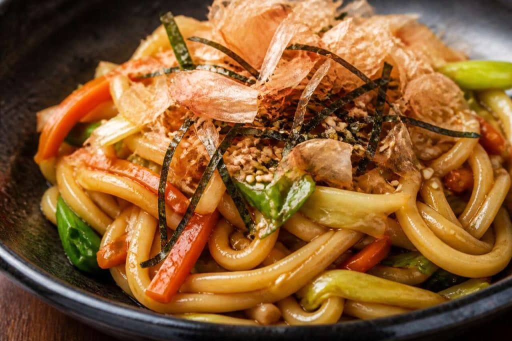 Nouilles udon sautées : recette japonaise authentique