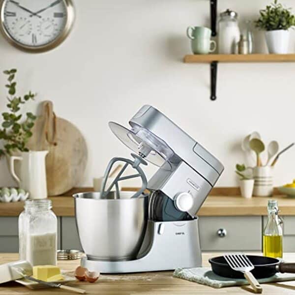 Découvrez notre test complet du robot pâtissier Kenwood Chef XL KVL4110S. Performances, design inox et fonctionnalités décortiquées pour vous aider à choisir.