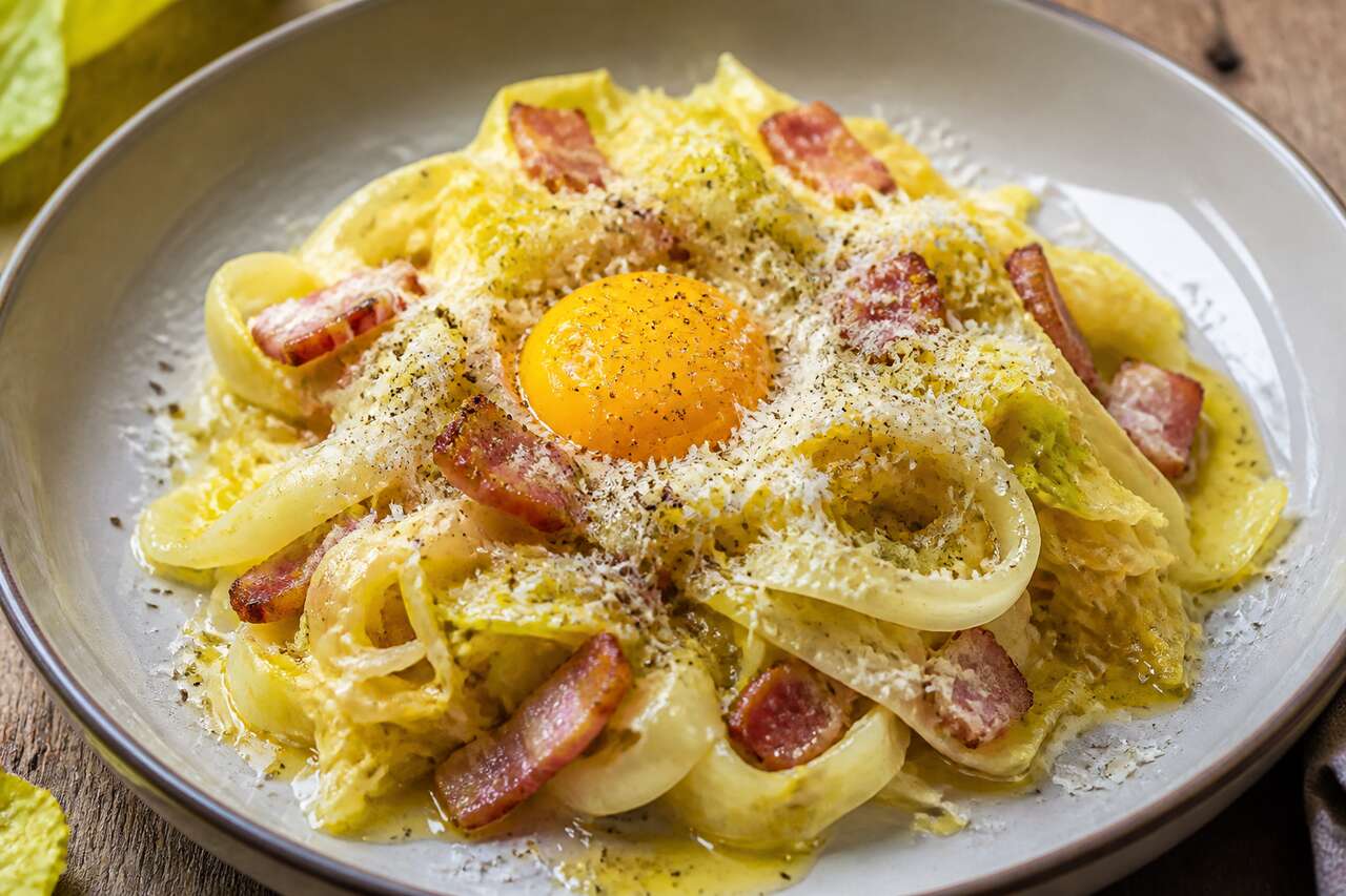 Tagliatelles de choux chinois façon carbonara : recette facile et savoureuse