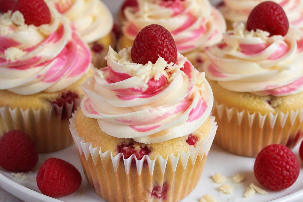Recette : cupcakes vanille framboise et crème fromage-chocolat blanc