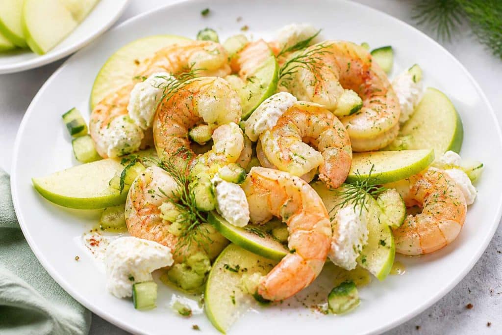 Salade fraîcheur : crevettes, pomme verte et fromage frais