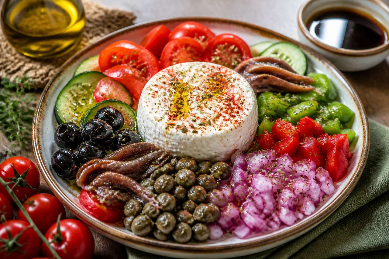 Salade espagnole : recette au fromage de chèvre frais