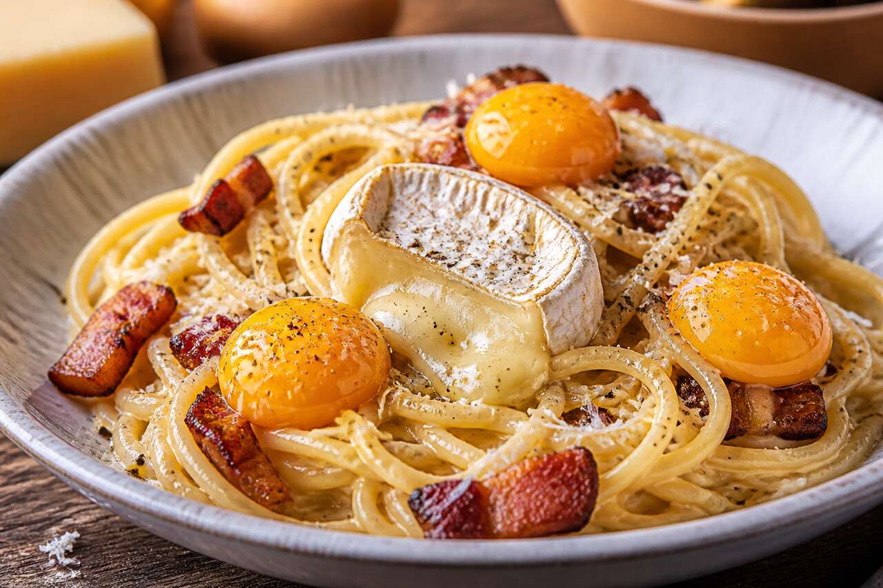 Pâtes carbonara au camembert : découvrez la recette savoureuse