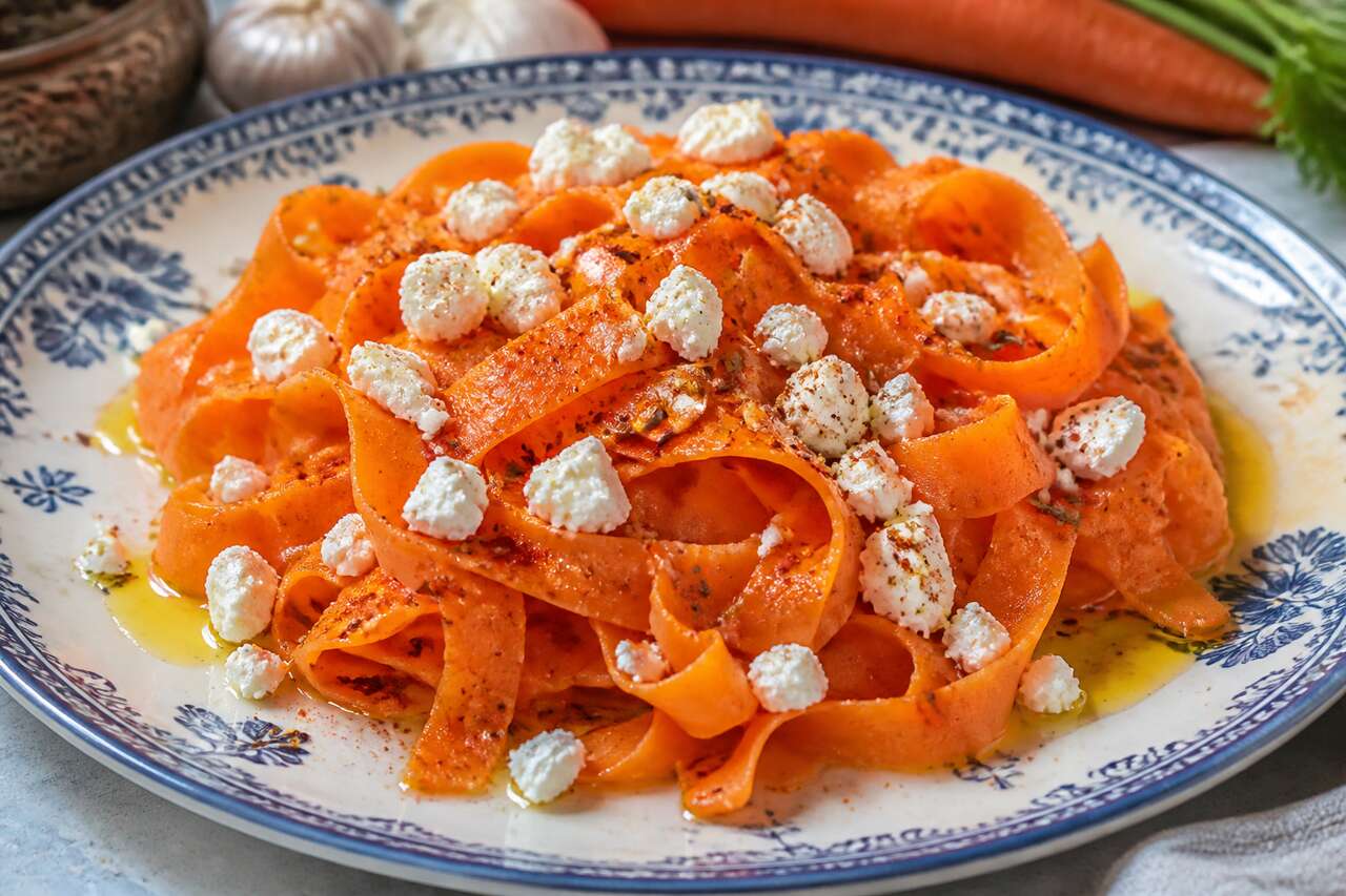 Tagliatelles de carottes au cumin et feta : recette savoureuse et facile