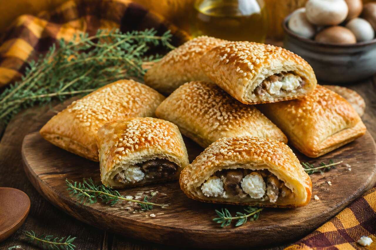 Mini-chaussons au fromage de brebis et champignons : recette savoureuse