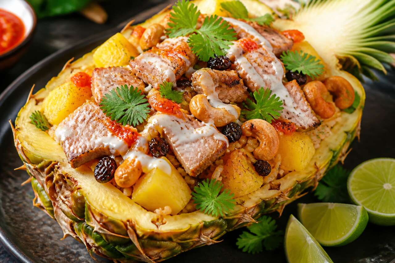 Riz thaï à l'ananas et porc mariné au lait de coco