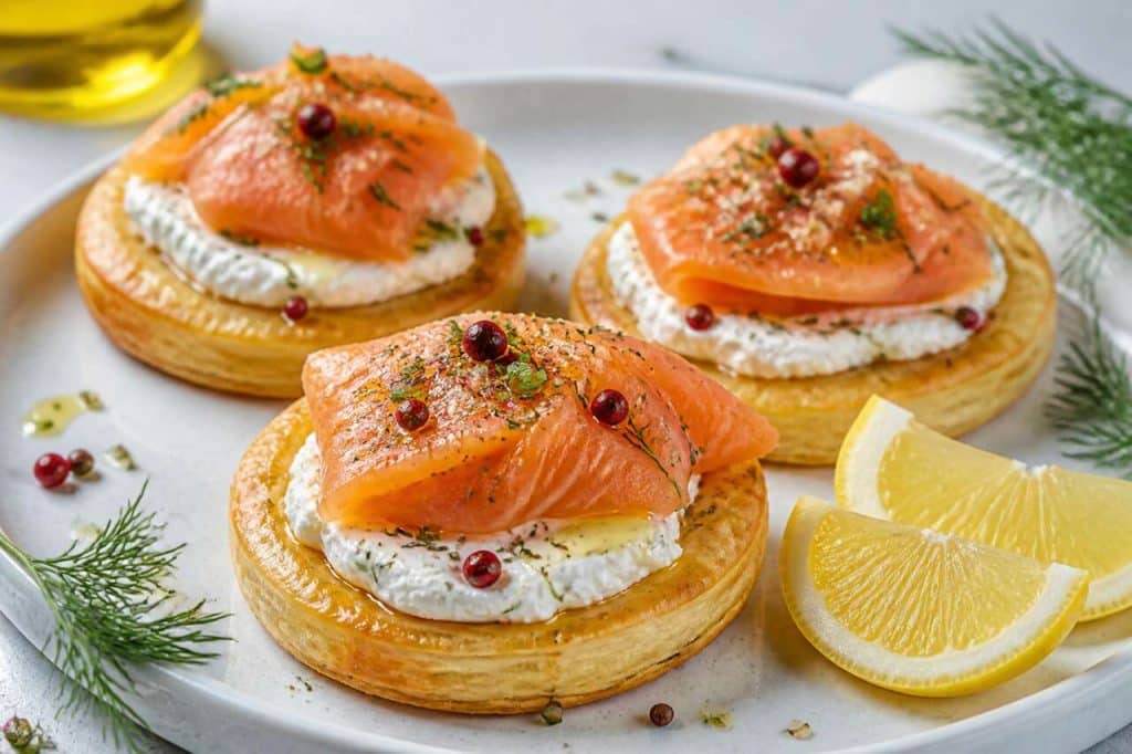 Tartelettes au chèvre frais, saumon et herbes : délice gourmand