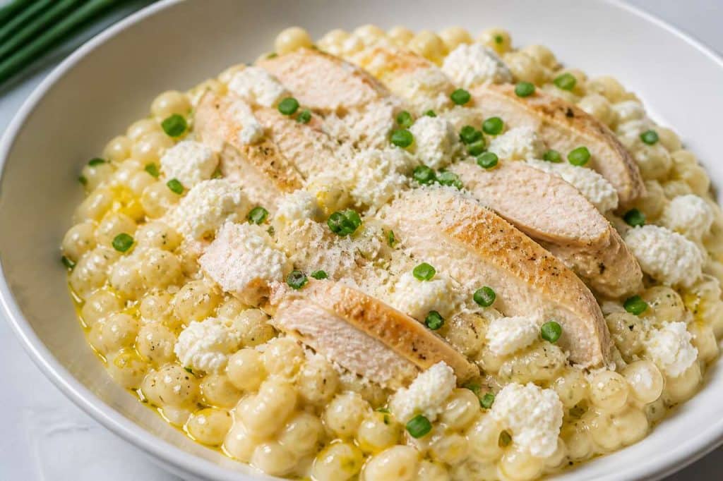 Risotto de coquillettes au poulet et fromage de chèvre : recette délicieuse et facile