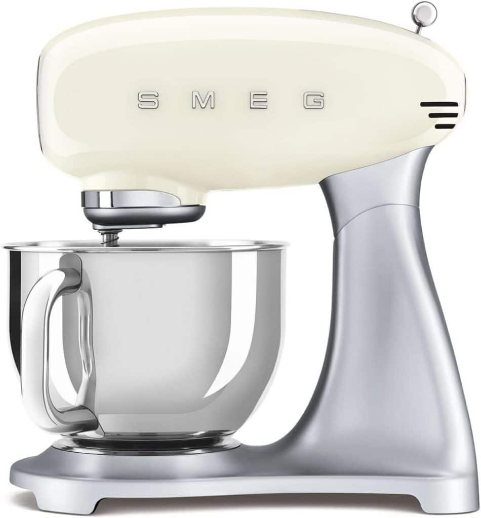 Test du robot pâtissier Smeg SMF02CREU : performance et design