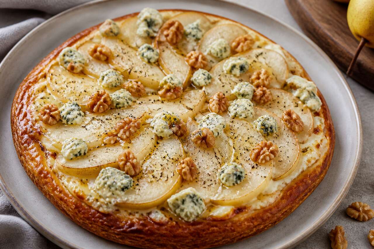 Tarte fine aux poires et fromage bleu : recette gourmande